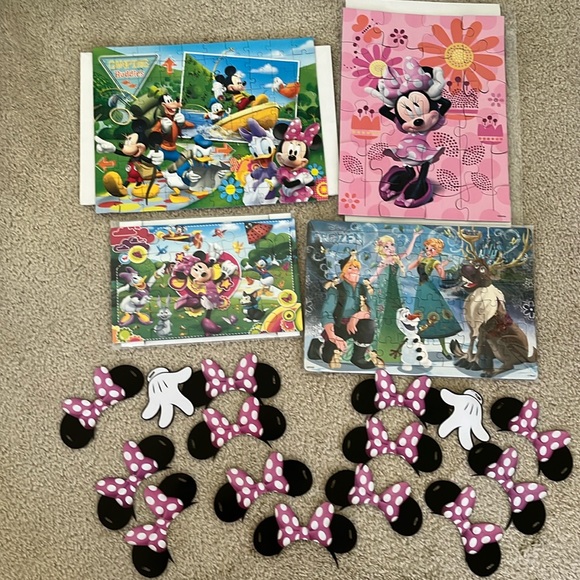 4 Disney Puzzle sets Minnie + Bonus Minnie Ears Party decorations! - Picture 3 of 12